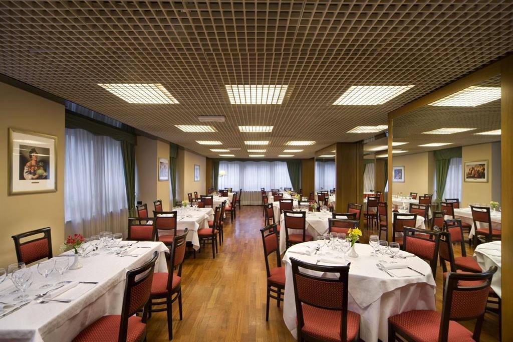 Unahotels Century Milano Restoran gambar
